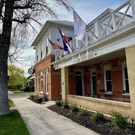 Art City Inn Springville Bagian luar foto